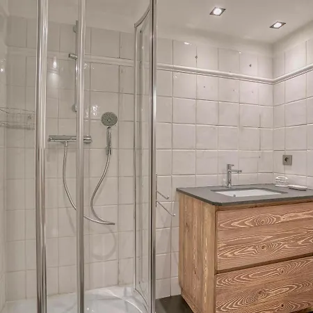 2 Avec Cheminee Et Balcon Au Centre De - Fr-1-453-184 Apartment *